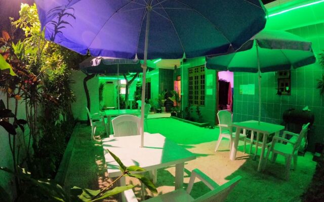 Adroit Beach Inn