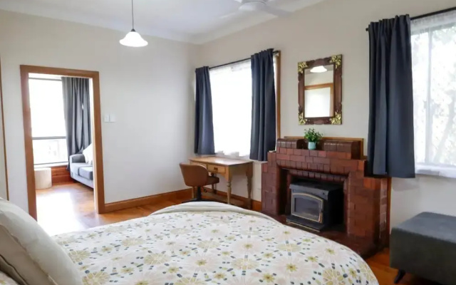 Spacious 3-bed Home in Central Tenterfield