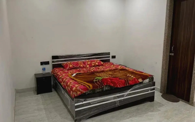 Oyo Flagship 808003 Hotel Bhavya Inn