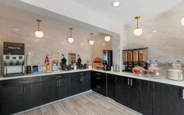 La Quinta Inn & Suites by Wyndham Des Moines West Clive