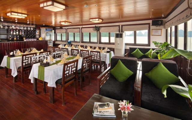 Garden Bay Premium Cruise
