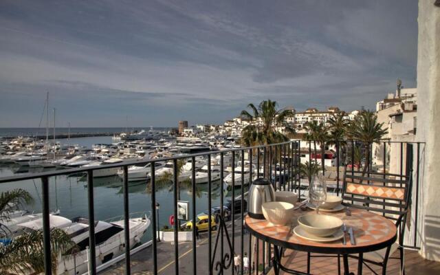 Puerto Banus first line with sea and Marina views
