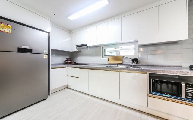 Brown-Dot Hotel Beomcheon