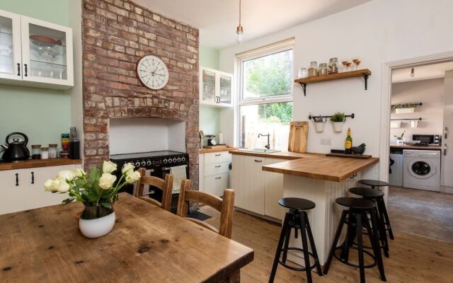 Cosy And Family Friendly Home In Greater Manchester