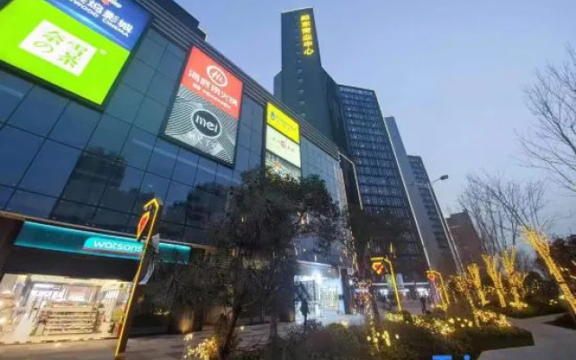 Linlan Hotel (Zhengzhou East High-Speed Rail Station Zhengdong Commercial Center)