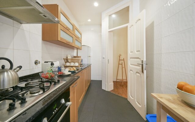 Renovated Spacious Baixa Apartment, By TimeCooler