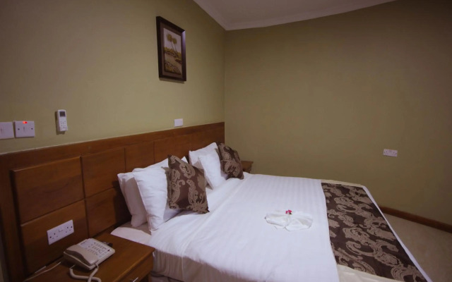Masailand Safari & Lodge
