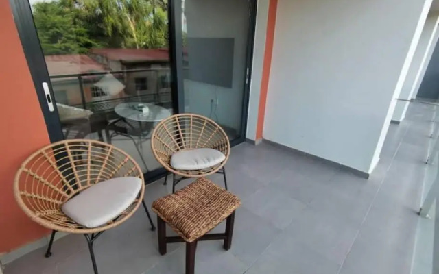 Modern 2-bedroom unit with pool and beach access