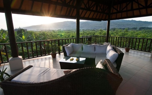 Villa Beranda, Open Stylish Villa, With Staff, By The Beach In Lovina, Bali – Balcony – Banjar