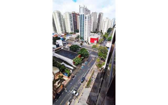QI Intelligence Ibirapuera próximo metrô Moema UH2103