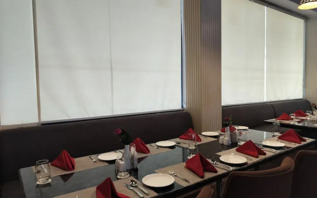 Hotel Luxe Opera NH8 - 7km from IGI Delhi Airport