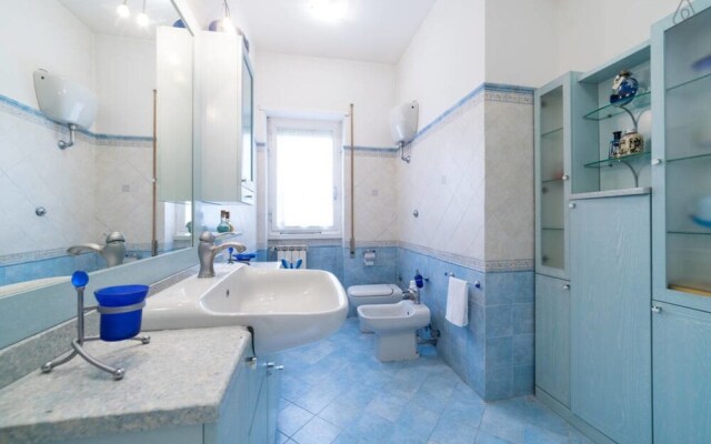 Large Flat With Garden and car Parking