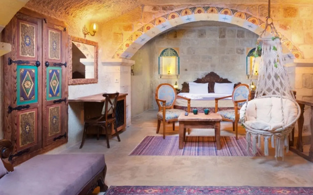 Capp Royal Cave Hotel