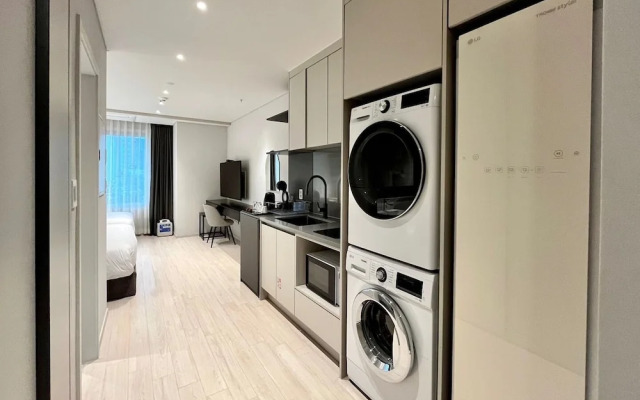 The Connoisseur Residence Hotel