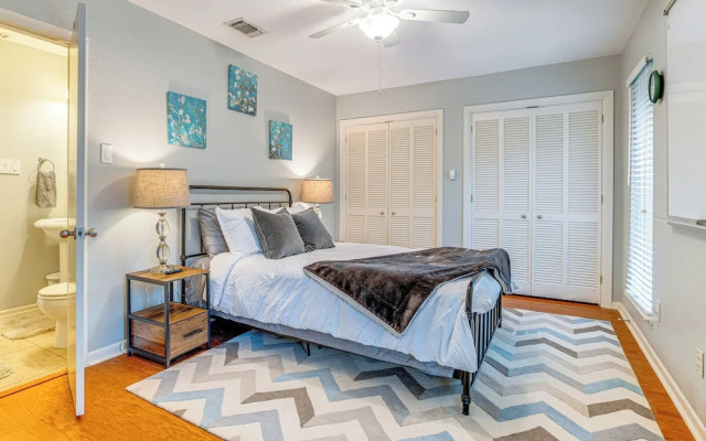 Outdoor Entertainment Space: Austin Family Home