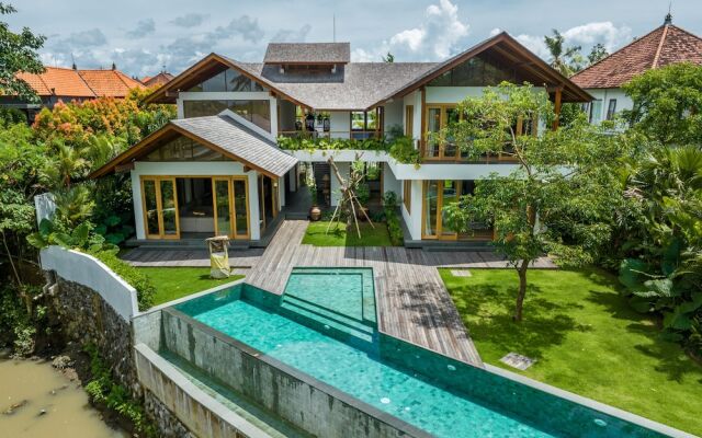 Villa Kauh - Luxury Tropical 5BR Villa