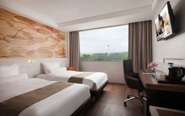 FOX Lite Royal Bay Makassar