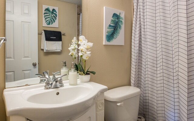 Sunny Apartments near Beach by Frontdesk