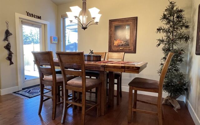 Ol239 Meadow Lake Country Escape