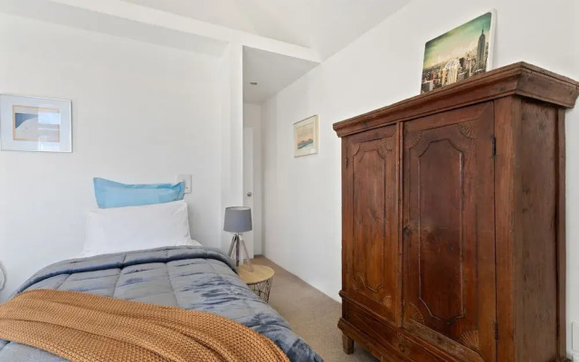 CBD Spacious 3 Storey Terrace House