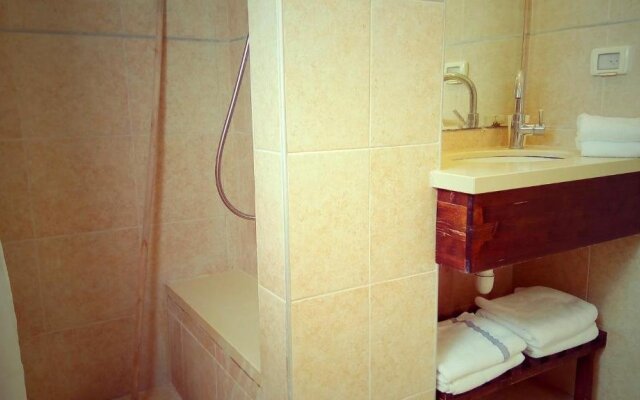 Kibbutz Tiratzvi - Country Lodging
