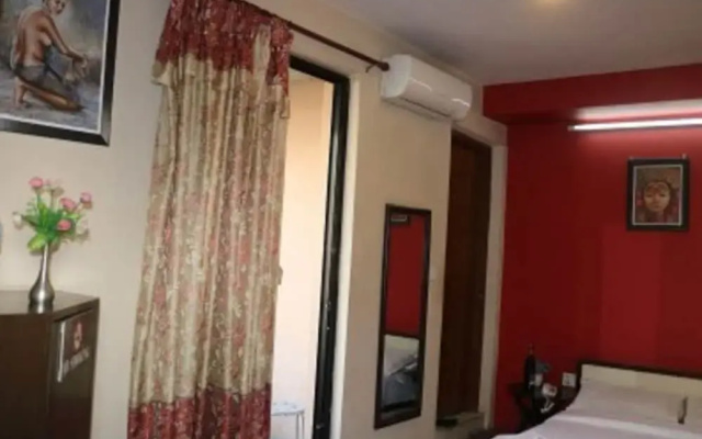 Oyo 472 Hotel Tapowan And Restaurant