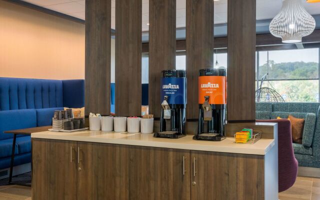 Tru by Hilton Radford, VA