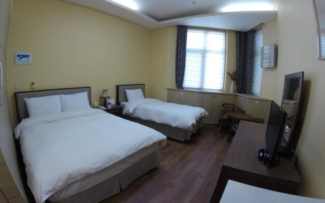 Residence & U