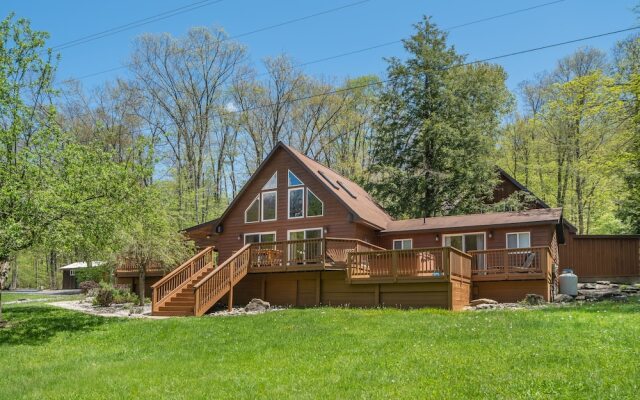 Cabin at Slope's Edge