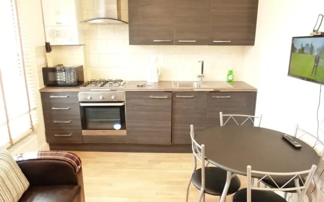 SS Property Hub - West Kensington Apartment
