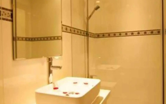 Attica Hotel