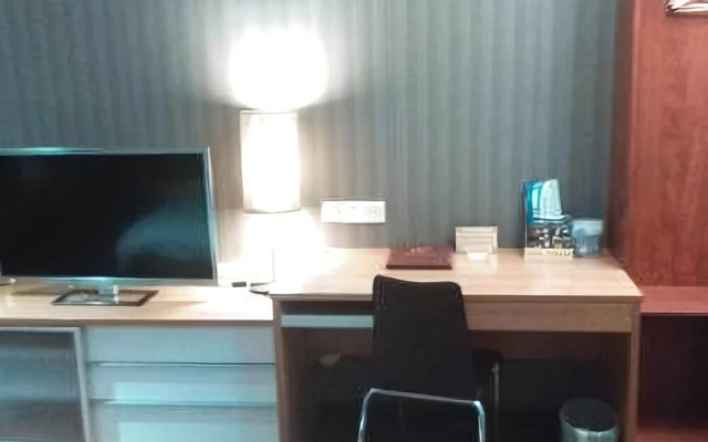 Yijia Holiday Hotel (Guangzhou Huadu Plaza subway station store)