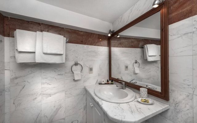 Aigialos Luxury Traditional Houses