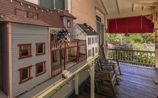 Antoinette's Apartments & Suites