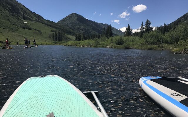 Crested Butte Lodge and Hostel