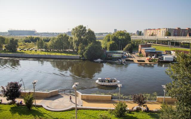 LovelyHome 39 (ЛавлиХоум 39) на улице Набережная Трибуца 43