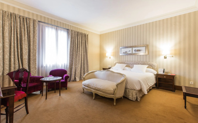 Hotel Carlton