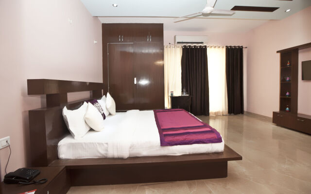 OYO Rooms Huda City Center Market District