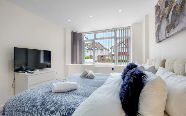 Newly Converted 2BDR 1BA APT in Hounslow