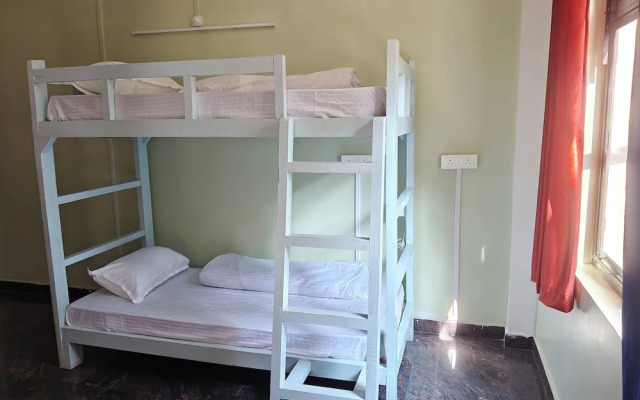 XTSY Travellers Hostel