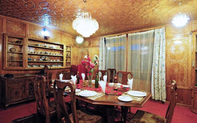 Wangnoo Houseboats