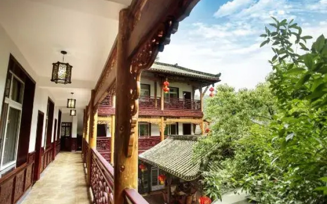 Qingcheng Mountain Tingcicada·Hot Spring B&B