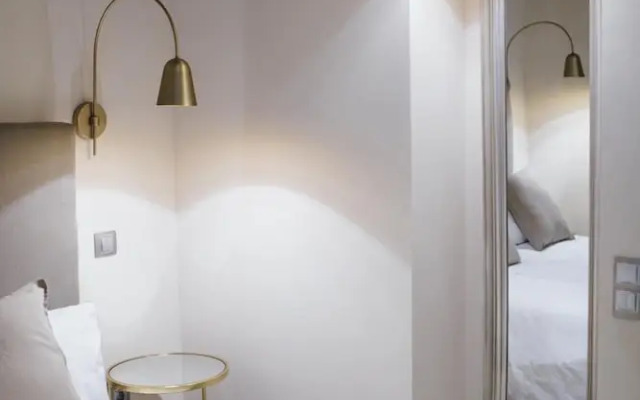 One Lux Byron Suites Deluxe Studio w Rooftop Pool