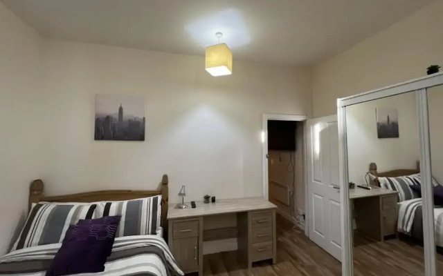 Lovely Twin 2-flats Condo In Aberdeen-no Party