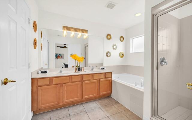 Lake View Getaway: Pool, Game Room, Theming!