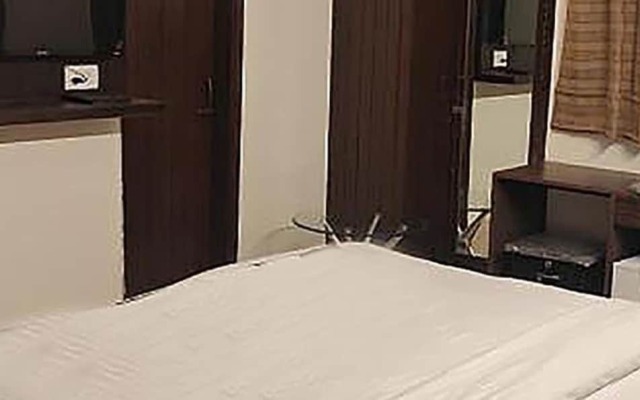 Fabhotel Plus Royal Galaxy I