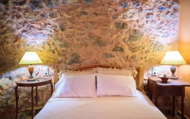 Smaragda Art Country House