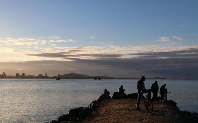 Curta Praia de Armação - Casa Girassol
