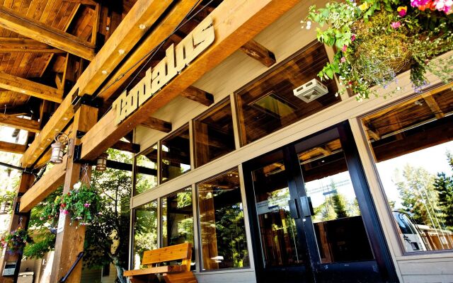 Tantalus Resort Lodge