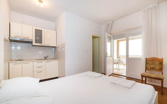 Studio Apartments Near Center 1